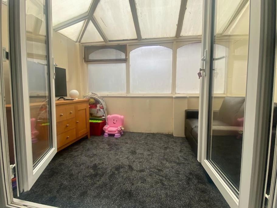 Luxurious Detached Bungalow Batley Exterior foto