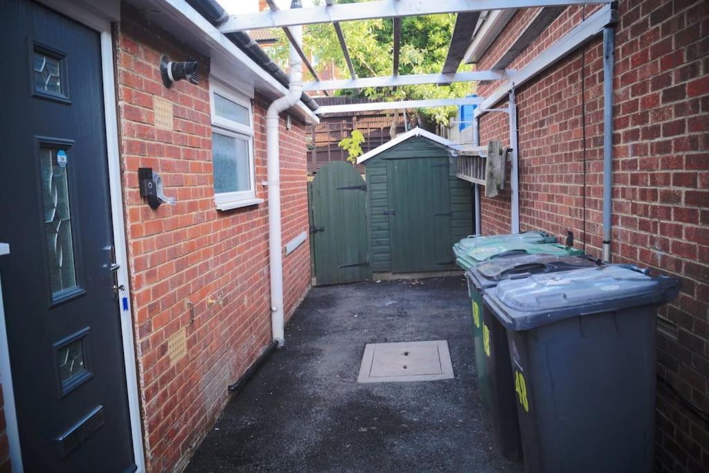 Luxurious Detached Bungalow Batley Exterior foto
