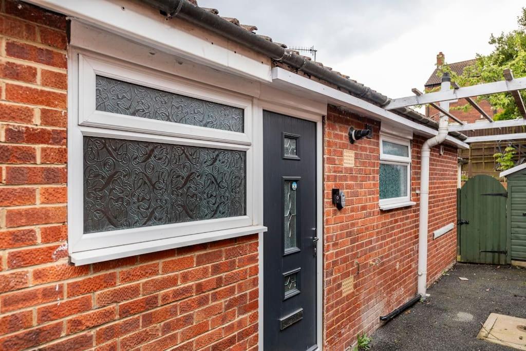Luxurious Detached Bungalow Batley Exterior foto