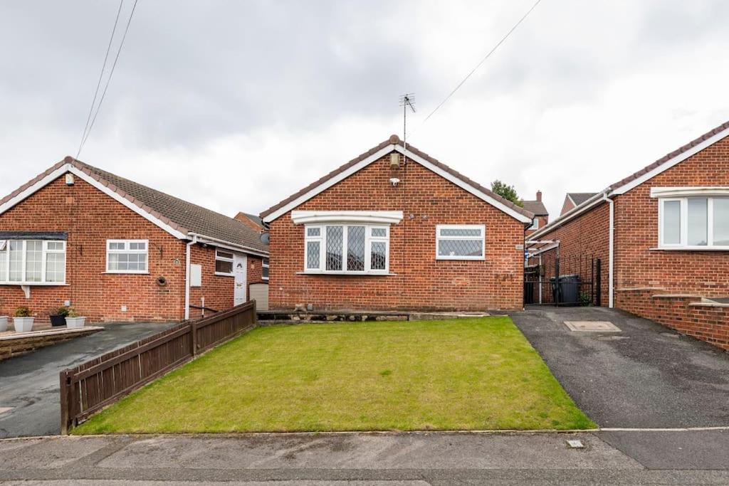 Luxurious Detached Bungalow Batley Exterior foto
